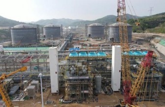 延安天然氣調峰項目冷箱吊裝完成